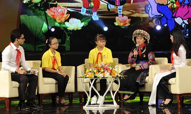 Toàn cảnh Lễ Tuyên dương Cháu ngoan Bác Hồ toàn quốc 2015 ảnh 14
