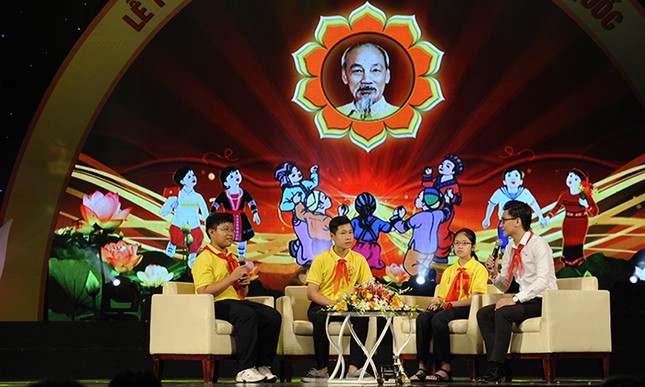 Toàn cảnh Lễ Tuyên dương Cháu ngoan Bác Hồ toàn quốc 2015 ảnh 13