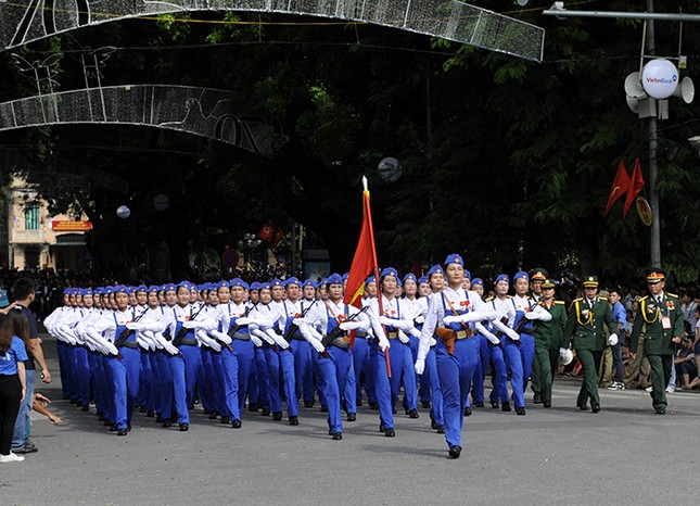 Cận cảnh những 'bông hồng thép' bảo vệ nhà máy, xí nghiệp ảnh 1