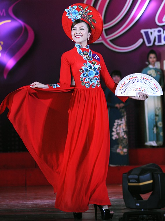 Ngắm nữ sinh viên Việt Nam duyên dáng áo dài ảnh 7