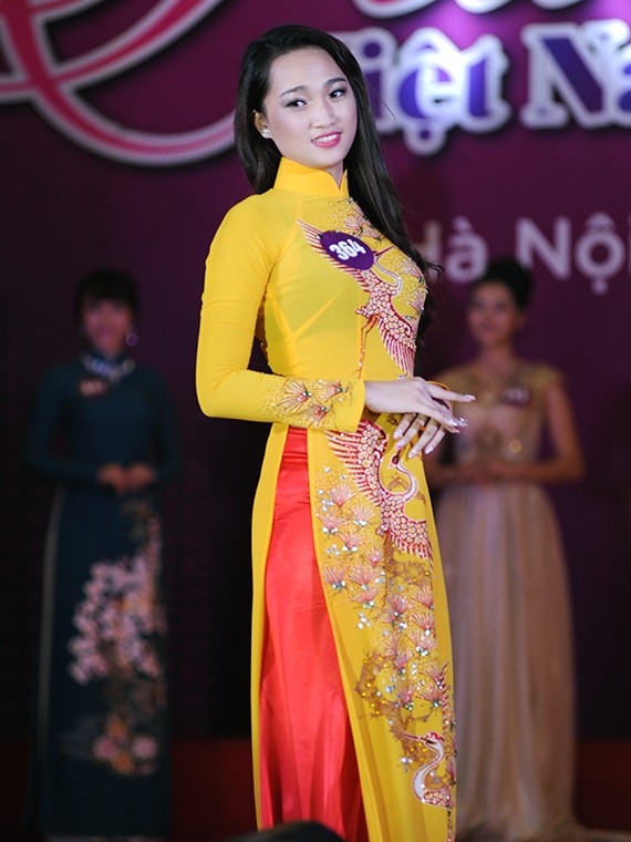 Ngắm nữ sinh viên Việt Nam duyên dáng áo dài ảnh 11