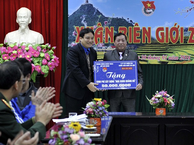 Tặng quà Tết cựu TNXP và học sinh có hoàn cảnh khó khăn ảnh 11