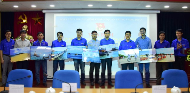 Bán đấu giá tranh ủng hộ chương trình “Trường Sa xanh' ảnh 1