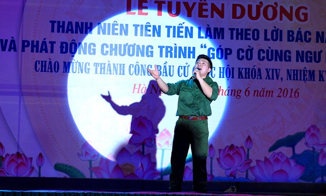 Góp hơn 2.300 lá cờ cùng ngư dân bám biển ảnh 12