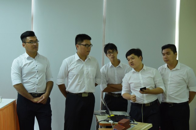 Sinh viên IT chế tạo khóa ‘thông minh’ ảnh 1