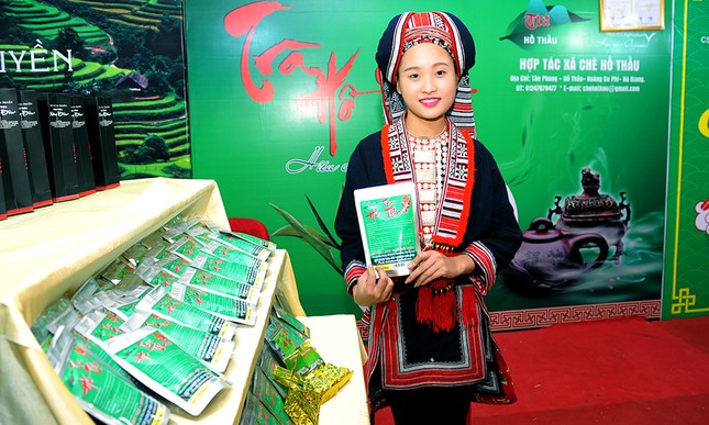 Thiếu nữ Dao khoe sắc đêm hội thưởng trà hữu cơ - Organic ảnh 3