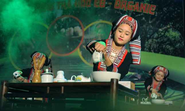 Thiếu nữ Dao khoe sắc đêm hội thưởng trà hữu cơ - Organic ảnh 7