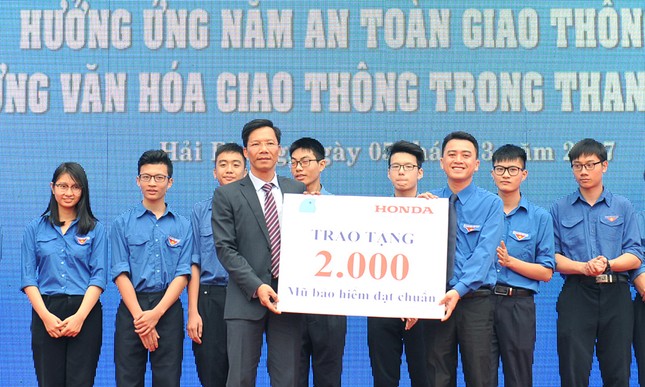 T.Ư Đoàn phát động hưởng ứng Năm An toàn giao thông 2017 ảnh 6