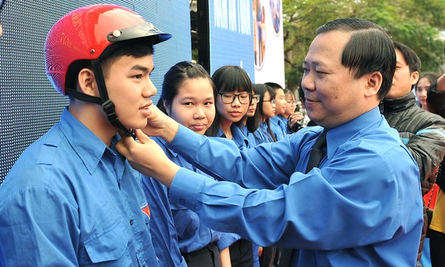 T.Ư Đoàn phát động hưởng ứng Năm An toàn giao thông 2017 ảnh 4