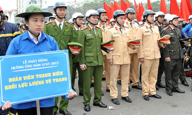 T.Ư Đoàn phát động hưởng ứng Năm An toàn giao thông 2017 ảnh 7