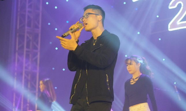 Hát hit của Lê Cát Trọng Lý, giọng ca Luật giành quán quân Let’s Sing 2017 ảnh 4
