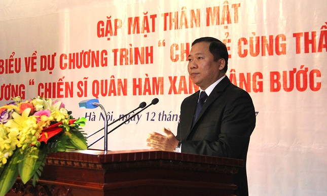Tặng 60 sổ tiết kiệm cho các 'thầy giáo quân hàm xanh' ảnh 1