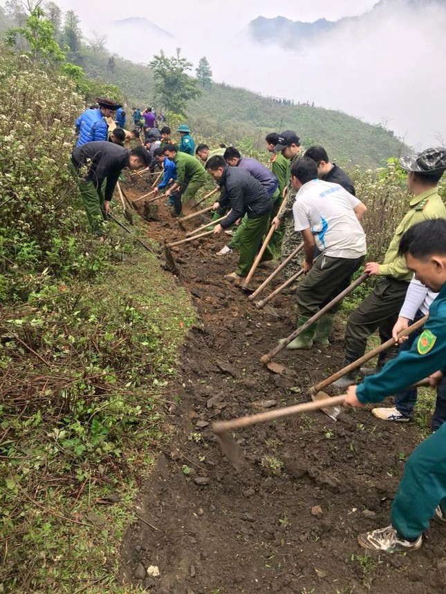 Tháng Thanh niên 2018: Tái chế lốp xe; dựng tủ đồ; hiến máu ảnh 1