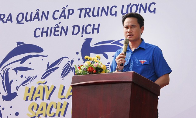 Đông đảo tình nguyện viên ra quân Chiến dịch 'Hãy làm sạch biển' ảnh 2