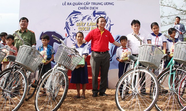 Đông đảo tình nguyện viên ra quân Chiến dịch 'Hãy làm sạch biển' ảnh 5