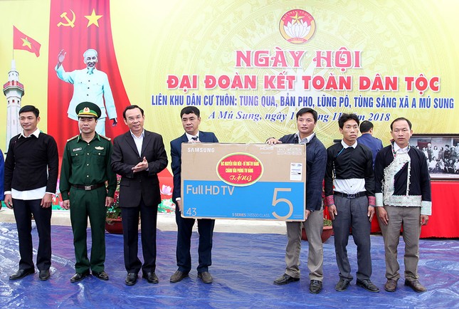 Bí thư T.Ư Đảng Nguyễn Văn Nên dự Ngày hội Đại đoàn kết tại Lào Cai ảnh 3