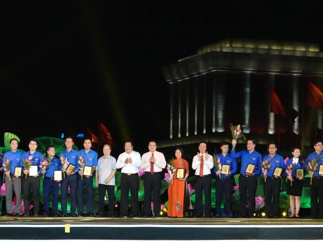 Học Bác và làm theo Bác để mỗi người làm tốt hơn ảnh 5
