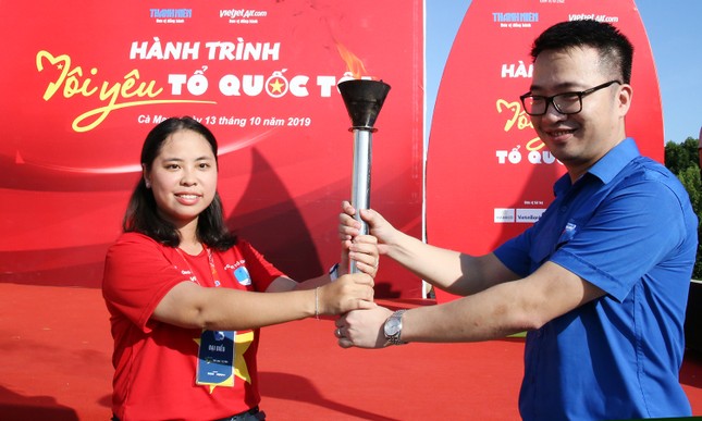 Gần 1.000 bạn trẻ xếp hình đất nước, gửi thông điệp yêu Tổ quốc từ Cà Mau ảnh 2