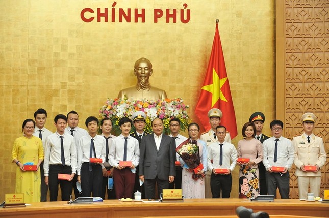 Thủ tướng gặp mặt các Gương mặt trẻ Việt Nam tiêu biểu năm 2019 ảnh 5
