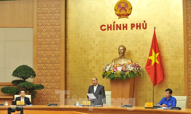 Thủ tướng Nguyễn Xuân Phúc: Tập trung tách nhóm nguy cơ, tránh lây lan dịch COVID-19 ảnh 2