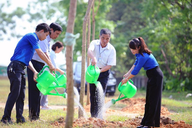Nhiều hoạt động tái chế sôi nổi trong 'Hành trình thứ hai của lốp xe' ảnh 2