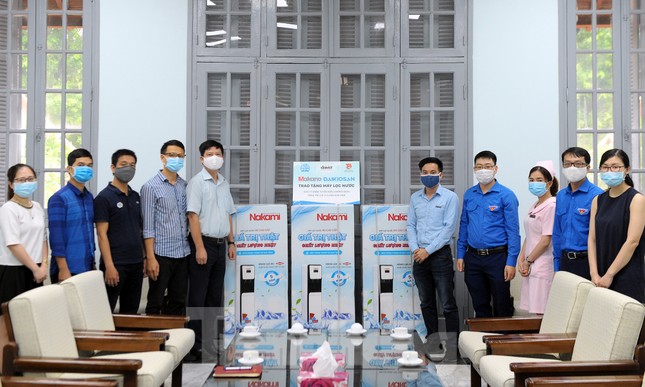 Mang nước sạch đến tuyến đầu chống dịch COVID-19 ảnh 1