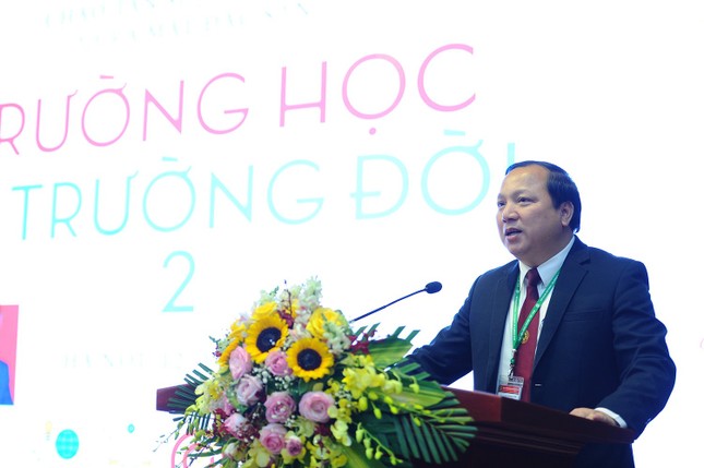 TS Lê Thẩm Dương, 1977 Vlog chia sẻ tại 'Trường học hay Trường đời' ảnh 2