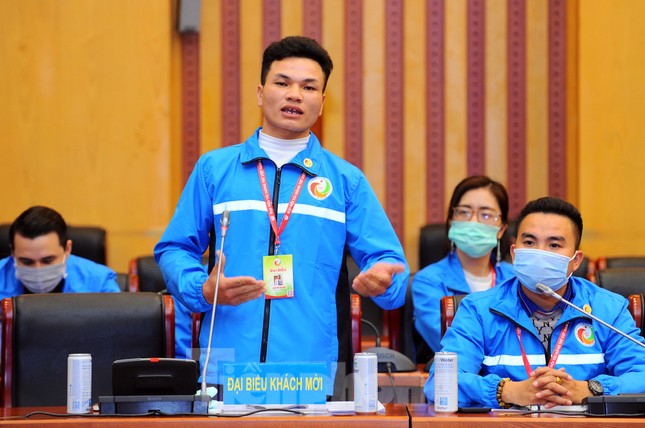 Chàng nông dân ngủ cầu thang nuôi chí làm giàu, gói mỳ tôm chia hai bữa ảnh 1