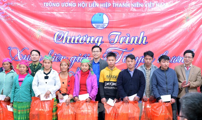 T.Ư Đoàn tặng quà Xuân biên giới, Tết yêu thương tại Cao Bằng ảnh 6