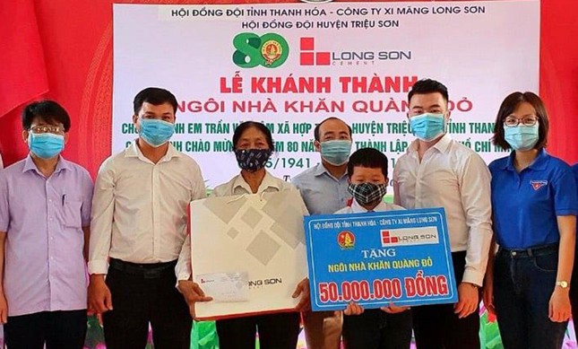 Tặng nhiều ngôi nhà Khăn quàng đỏ, phần quà đến thiếu nhi ảnh 2