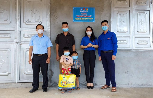 Tặng nhiều ngôi nhà Khăn quàng đỏ, phần quà đến thiếu nhi ảnh 1