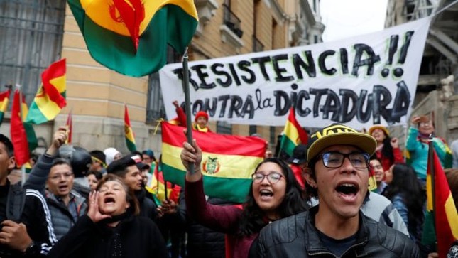 Người biểu tình chiếm giữ đài phát thành, truyền hình, đòi Tổng thống Bolivia từ chức ảnh 1