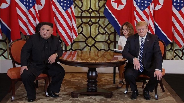 Tiết lộ mới: Ông Trump từng đề nghị cho ông Kim đi nhờ chuyên cơ từ Việt Nam về Triều Tiên ảnh 1