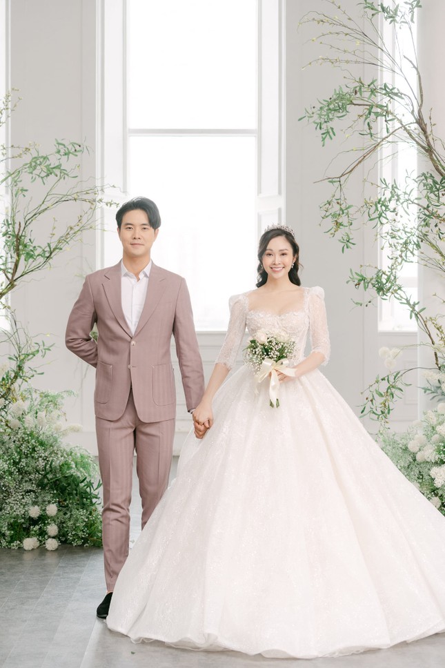 “MC có nụ cười đẹp nhất VTV” chính thức về nhà chồng; Khả Như giàu có đến “choáng ngợp“ ảnh 1