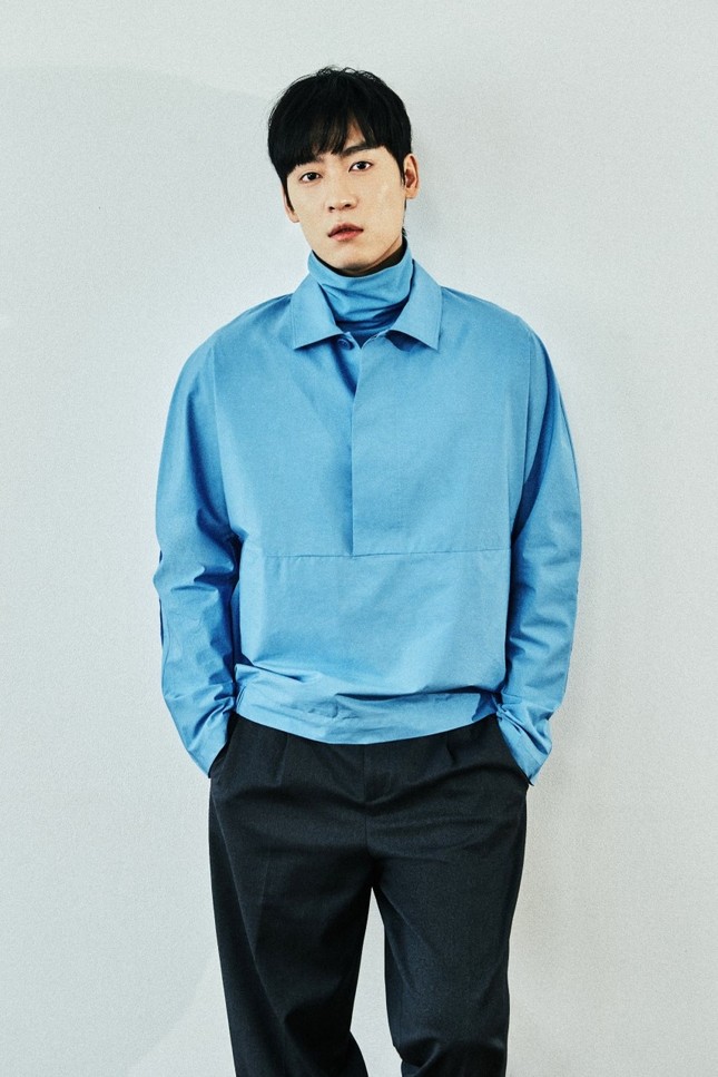 “Sốc“: Lee Jong Suk vướng vào drama tình ái của Trịnh Sảng; “Running man” John Park bị nhiễm COVID-19 ảnh 1