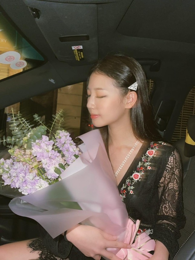 Trần Tiểu Vy ngay đầu năm đã khiến “dân tình mãn nhãn”; Vĩnh Thụy xuất hiện công khai bên bạn gái là “ái nữ” đại gia ảnh 6
