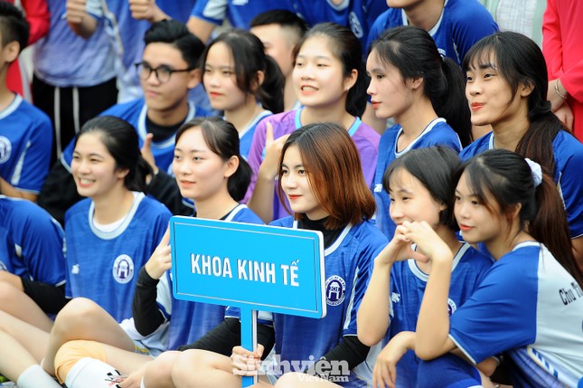 Ngắm nam thanh, nữ tú ĐH Mở Hà Nội tranh tài tại giải bóng đá sinh viên ảnh 7