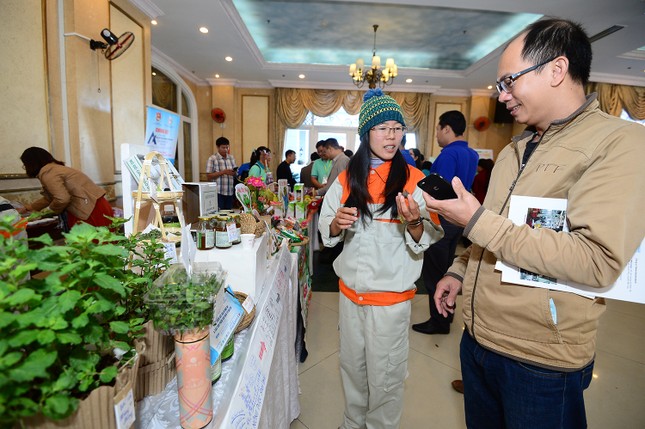 Đôi vợ chồng trẻ giành giải Nhất khởi nghiệp, với sản phẩm “Mát xa hoa dừa lấy mật” ảnh 10