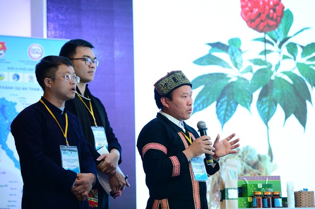 Đôi vợ chồng trẻ giành giải Nhất khởi nghiệp, với sản phẩm “Mát xa hoa dừa lấy mật” ảnh 9