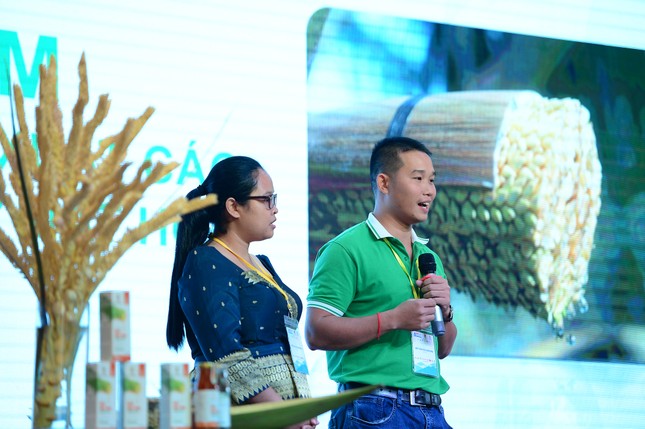 Đôi vợ chồng trẻ giành giải Nhất khởi nghiệp, với sản phẩm “Mát xa hoa dừa lấy mật” ảnh 5