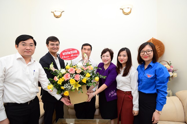 Ban Bí thư T.Ư Đoàn tri ân các thầy cô giáo, nhà giáo lão thành ảnh 3