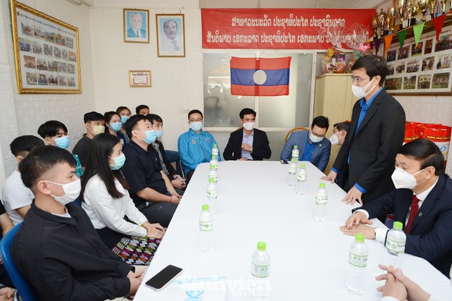 T.Ư Hội Sinh viên thăm và tặng quà lưu học sinh Lào nhân dịp Tết Tân Sửu 2021 ảnh 2