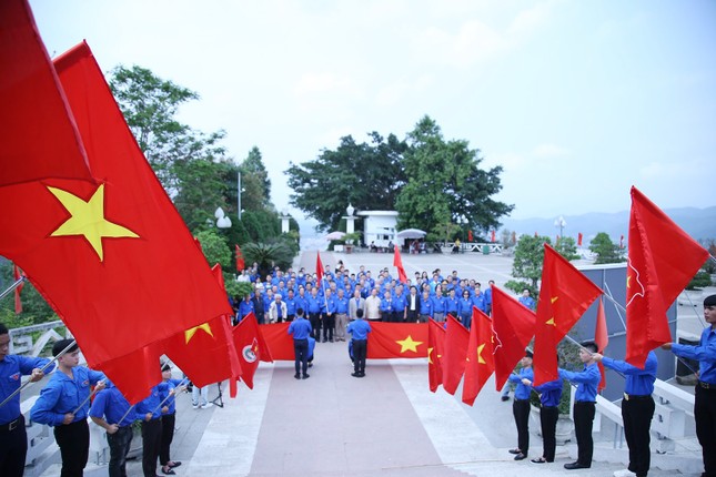 Gặp mặt các thế hệ tham gia Công trường TNCS Nhà máy Thủy điện Hòa Bình ảnh 4