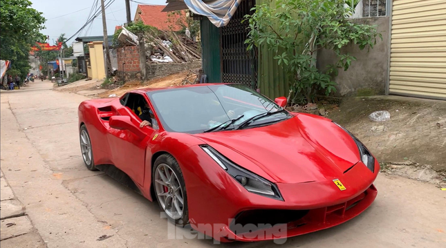 Ô tô tự chế 'nhái' siêu xe Ferrari của thợ Việt ảnh 2