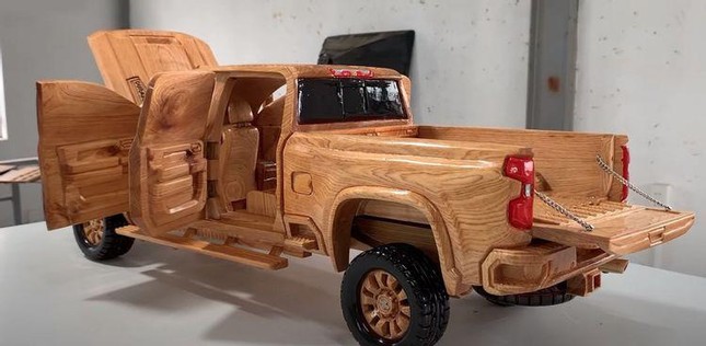 Thợ mộc Việt điêu khắc mô hình bán tải Chevrolet độc đáo ảnh 3