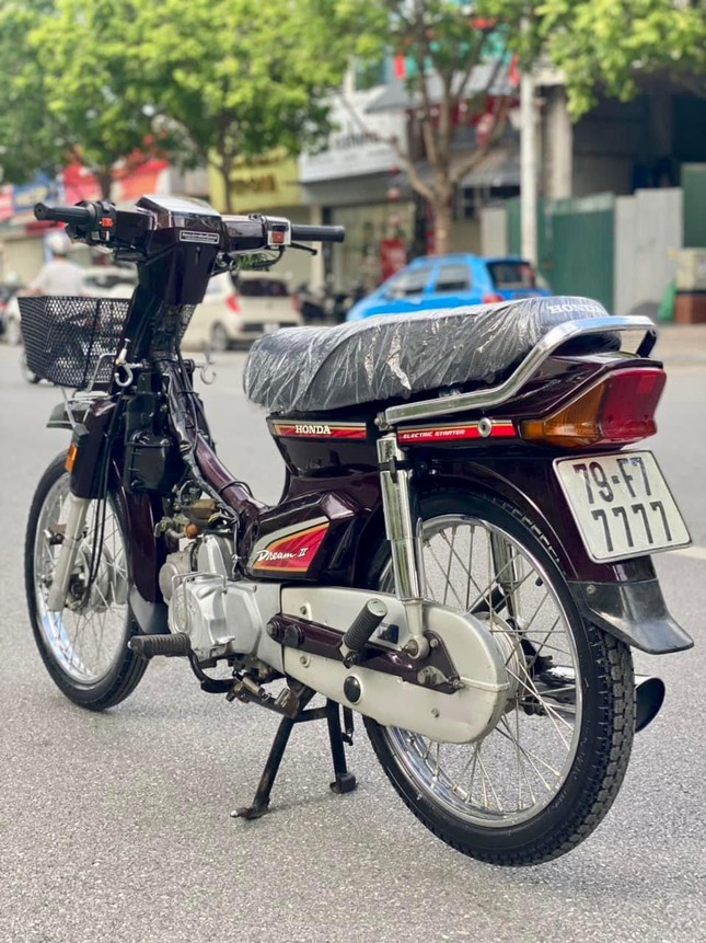 Honda Dream đời 2000 biển số tứ quý rao bán 170 triệu đồng ảnh 1