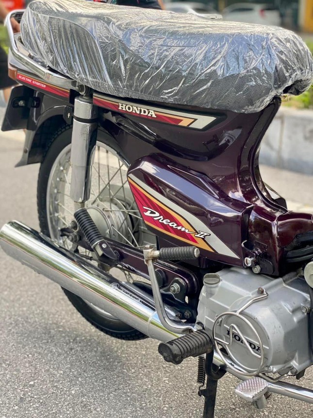 Honda Dream đời 2000 biển số tứ quý rao bán 170 triệu đồng ảnh 2