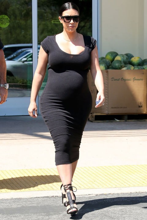 'Bầu bí' nhưng vẫn gợi cảm như Kim Kardashian ảnh 20