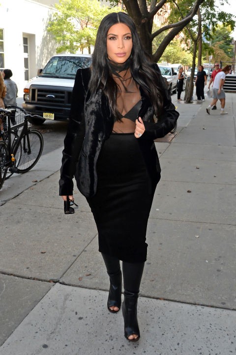 'Bầu bí' nhưng vẫn gợi cảm như Kim Kardashian ảnh 12