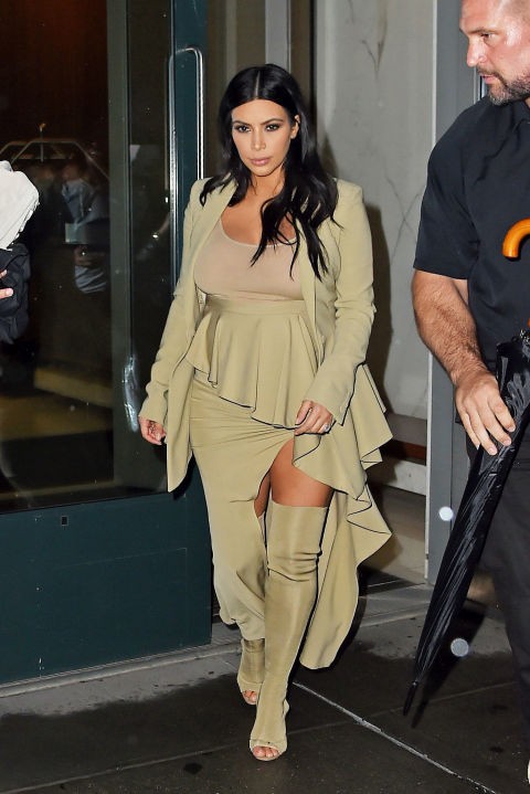 'Bầu bí' nhưng vẫn gợi cảm như Kim Kardashian ảnh 14